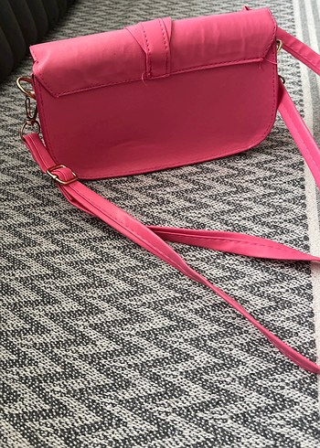 Pembe Deri Tokalı Kadın Çanta - Görsel 2