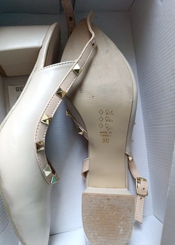 Beyaz Tokalı Stiletto Kadın Topuklu Ayakkabı - Görsel 4