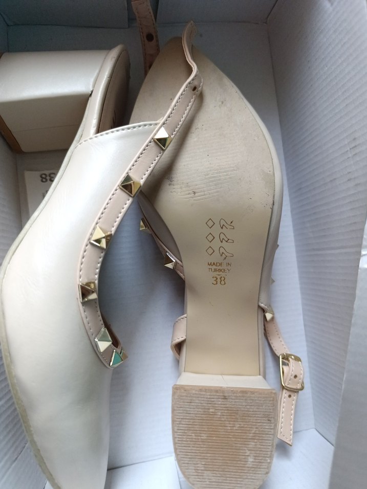 Beyaz Tokalı Stiletto Kadın Topuklu Ayakkabı - Görsel 4