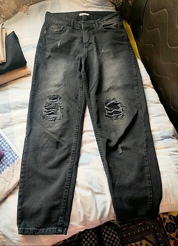 siyah mom jeans
