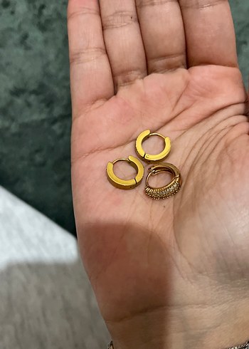 Parlak Altın Renkli Tokalı Midi Küpe - Görsel 2