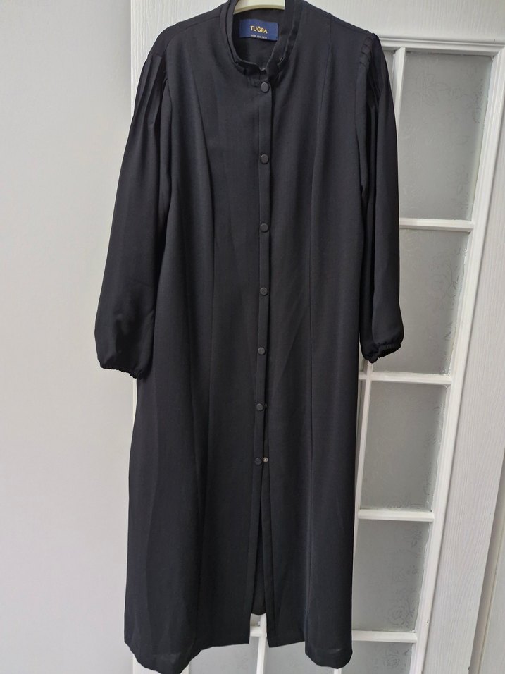 Uzun Siyah Düğmeli Kadın ferace - Görsel 2