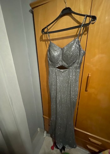 Uzun Gri V Yaka İnce Askılı Gece Elbisesi - Görsel 2