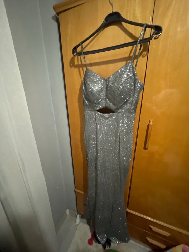 Uzun Gri V Yaka İnce Askılı Gece Elbisesi - Görsel 2