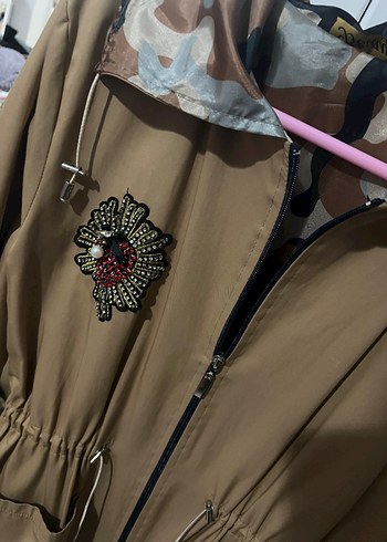 Kahverengi Kamuflaj Detaylı Uzun Kadın Kaban - Görsel 4