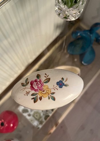 Pastel Çiçek Desenli Beyaz Pudra Kutusu - Görsel 2