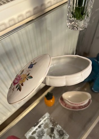 Pastel Çiçek Desenli Beyaz Pudra Kutusu - Görsel 3