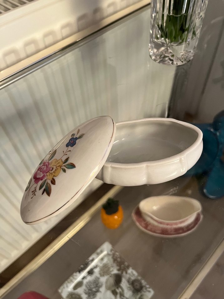 Pastel Çiçek Desenli Beyaz Pudra Kutusu - Görsel 3