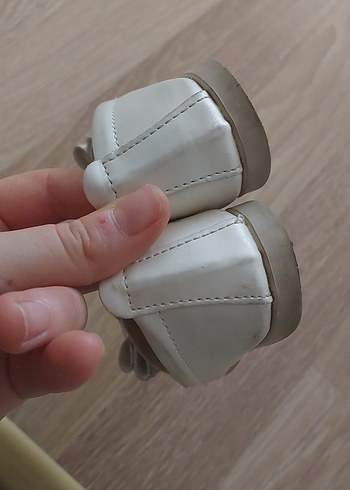 Kızlar için beyaz fiyonk detaylı babet ayakkabısı - Görsel 3