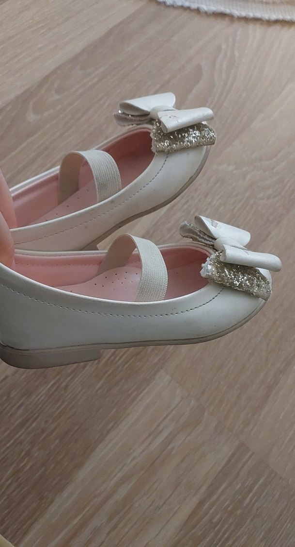 Kızlar için beyaz fiyonk detaylı babet ayakkabısı - Görsel 2