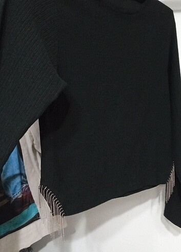 Yanları zincirli crop bluz