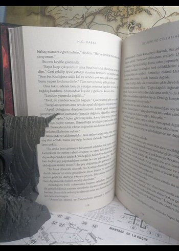 Deliler ve Cellatlar 
Efsanevi Mitoloji Kitabı - Siyah Kapaklı - Görsel 5