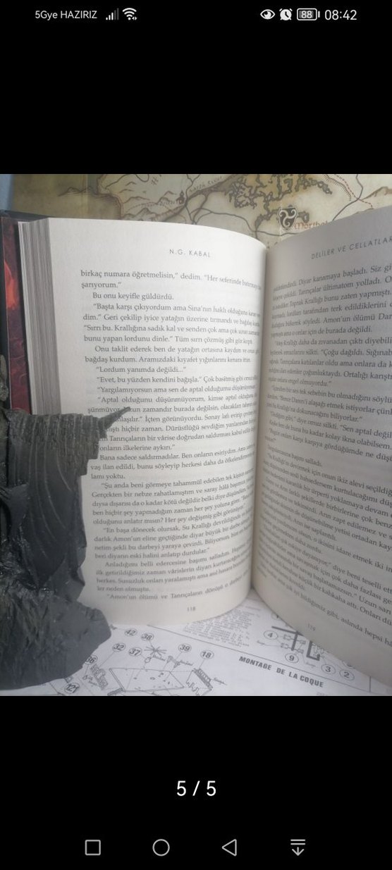 Deliler ve Cellatlar 
Efsanevi Mitoloji Kitabı - Siyah Kapaklı - Görsel 5