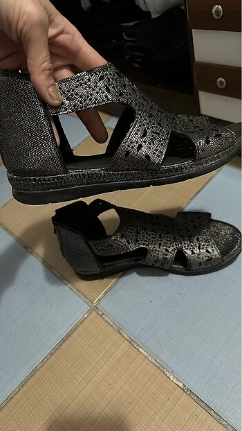 39 Beden Şık Parlak sandalet