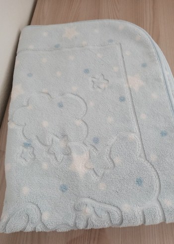 Puffy Pie Mavi Nakışlı Çocuk Battaniyesi