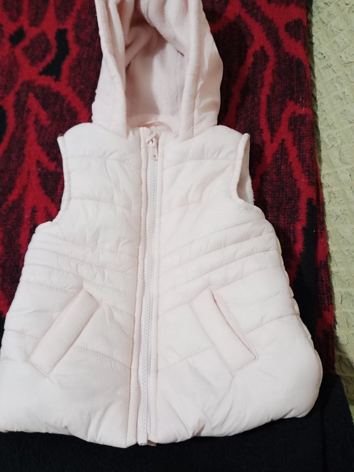 Kız Çocuk Beyaz Kapüşonlu Kürklü Yelek - Görsel 2