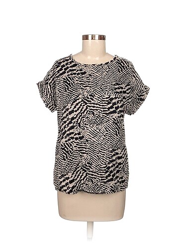 Diğer T-shirt %70 İndirimli.