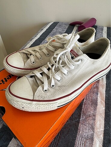 42 Beden Converse erkek ayakkabı