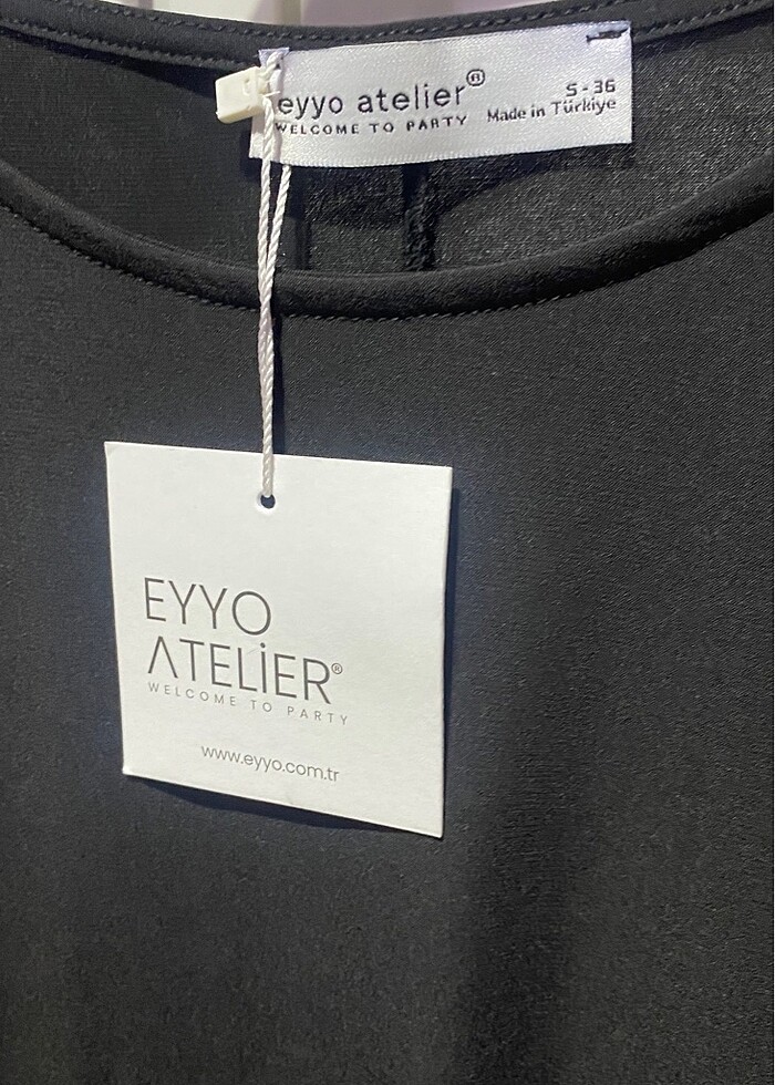 Etiketli kolları tüylü elbise - Görsel 3