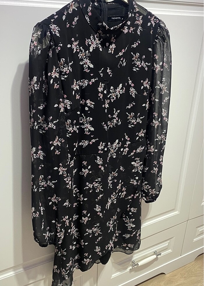 Çiçekli tül elbise - Görsel 2