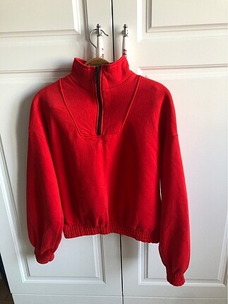Kırmızı fermuarlı sweatshirt