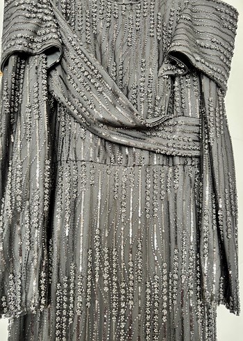 Gri Uzun Drapeli Kadın Abiye - Görsel 2