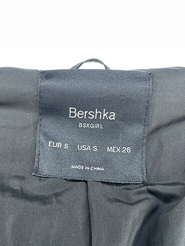 s Beden çeşitli Renk Bershka Mont %70 İndirimli.