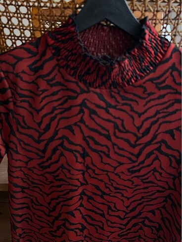 Zara Zara kırmızı siyah zebra desenli elbise