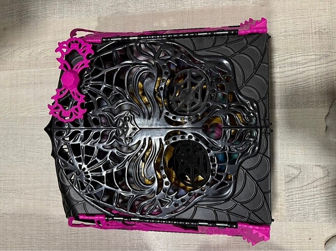 Monster High Spectra?nın Parti odası
