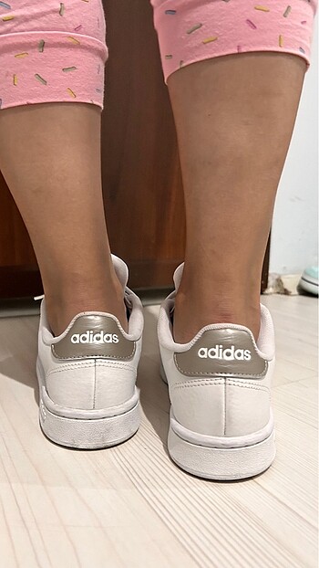 38 Beden beyaz Renk Adidas ayakkabı