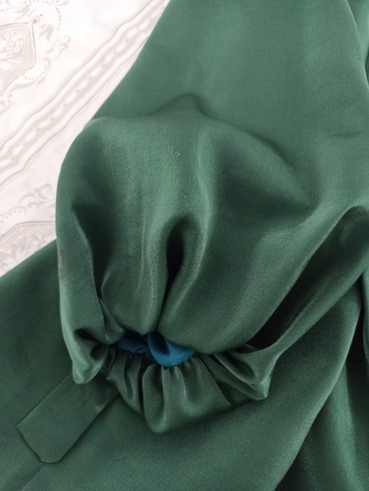 Uzun Kollu Kemerli Yeşil saten kimono ceket - Görsel 4