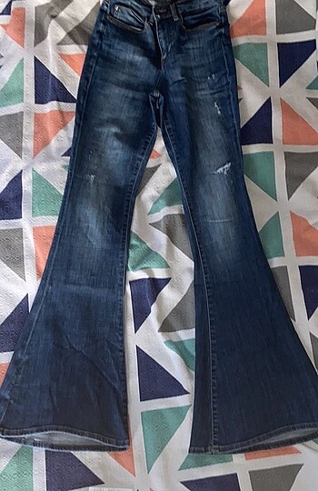26 Beden mavi Renk Guess Flared Jean