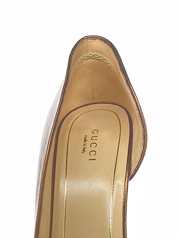 39,5 Beden çeşitli Renk Gucci Stiletto %70 İndirimli.