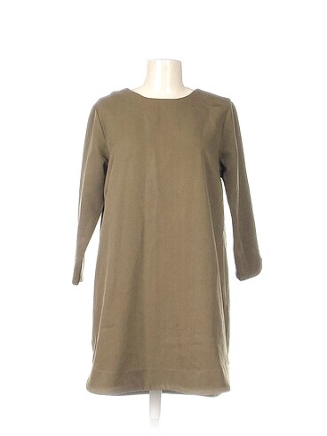 H&M Kısa Elbise %70 İndirimli.