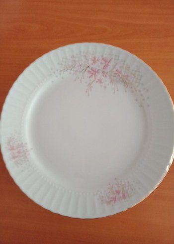 Pastel Çiçek Desenli Beyaz Yemek Tabağı