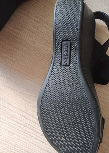 Siyah Bohem Tokalı Dolgu Topuklu Kadın Sandalet - Görsel 9