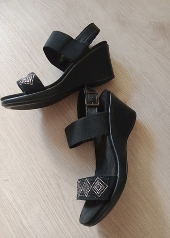 Siyah Bohem Tokalı Dolgu Topuklu Kadın Sandalet - Görsel 6