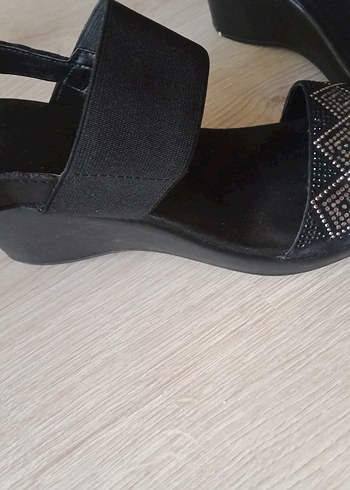 Siyah Bohem Tokalı Dolgu Topuklu Kadın Sandalet - Görsel 7