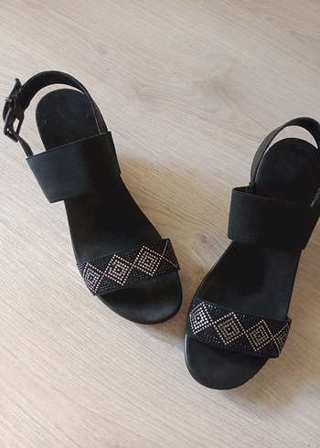 Siyah Bohem Tokalı Dolgu Topuklu Kadın Sandalet - Görsel 8