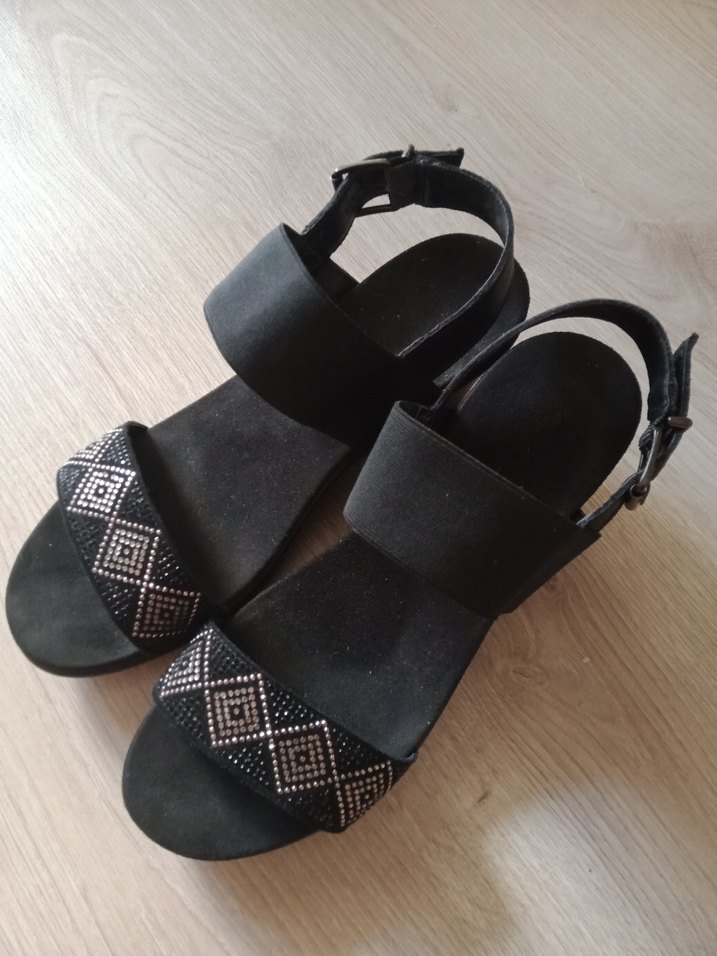 Siyah Bohem Tokalı Dolgu Topuklu Kadın Sandalet - Görsel 3