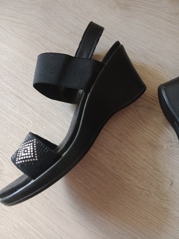 Siyah Bohem Tokalı Dolgu Topuklu Kadın Sandalet - Görsel 4