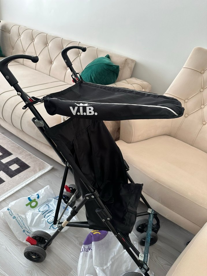 Siyah Bebek Arabası Hafif ve Katlanabilir - Görsel 2