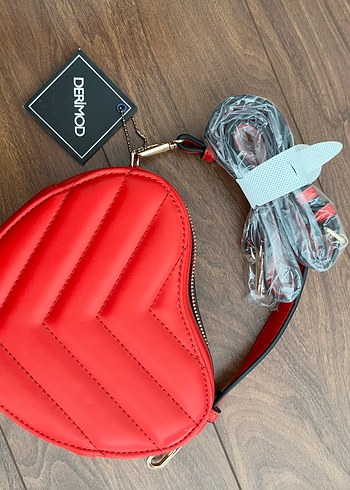 Kırmızı Deri Kalp Şeklinde Kadın Çanta - Görsel 3