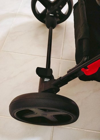 Siyah Bebek Arabası - Görsel 4