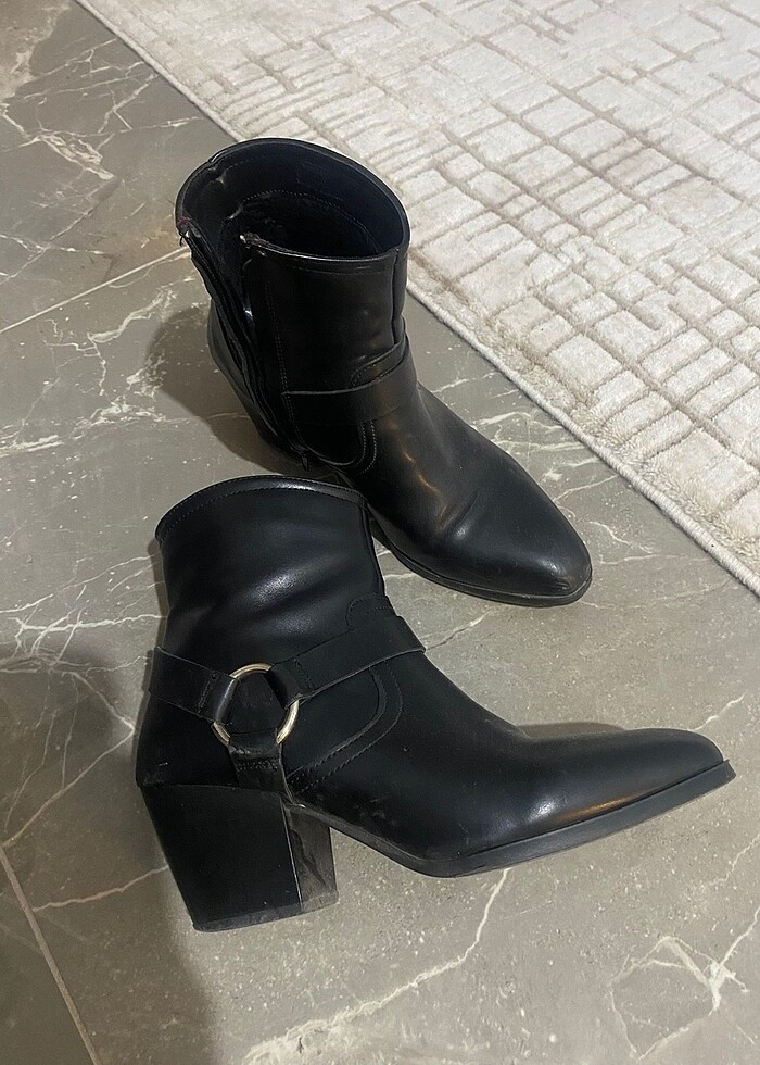 Siyah bot - Görsel 2