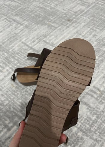 Kemer Detaylı Kahverengi Kadın Deri Sandalet - Görsel 2