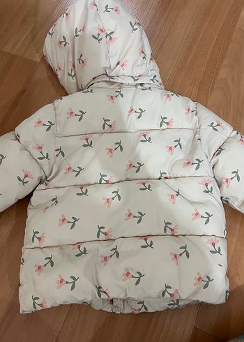 Kız Çocuk Kapüşonlu Baskılı Mont - Görsel 2