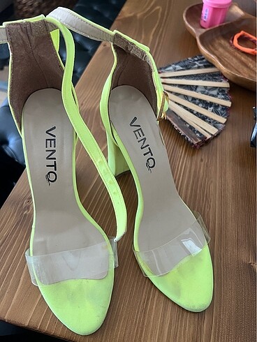 36 Beden şeffaf neon rengi ayakkabı