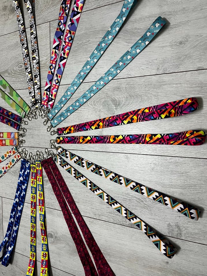 Renkli Desenli Kart Askısı - Görsel 4