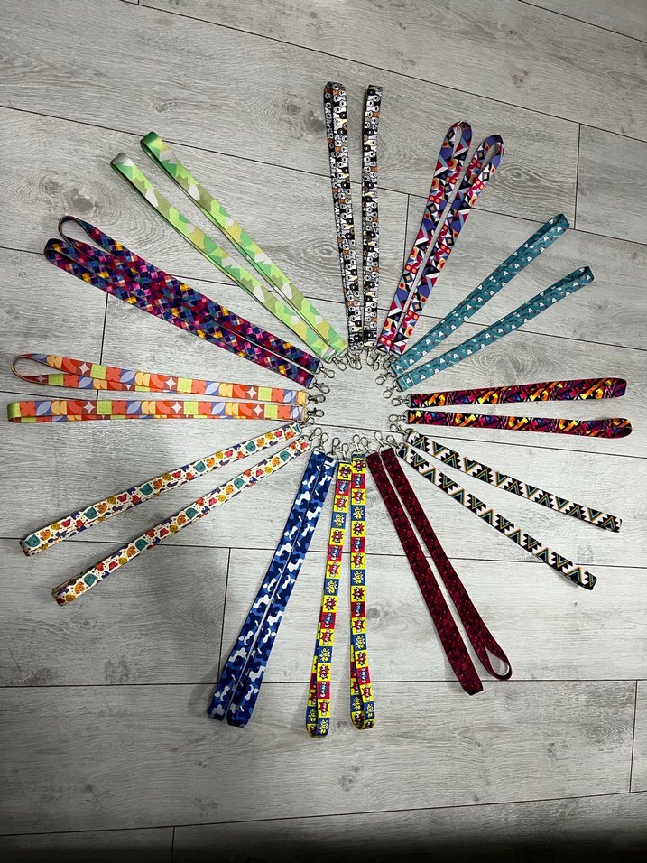 Renkli Desenli Kart Askısı - Görsel 2